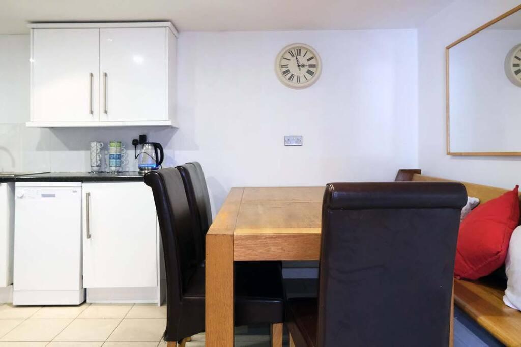 Seymour Townhouse By Serviced Living Liverpool Bagian luar foto