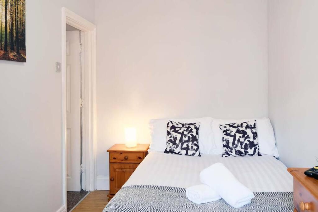 Seymour Townhouse By Serviced Living Liverpool Bagian luar foto