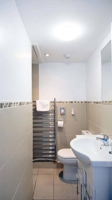 Seymour Townhouse By Serviced Living Liverpool Bagian luar foto